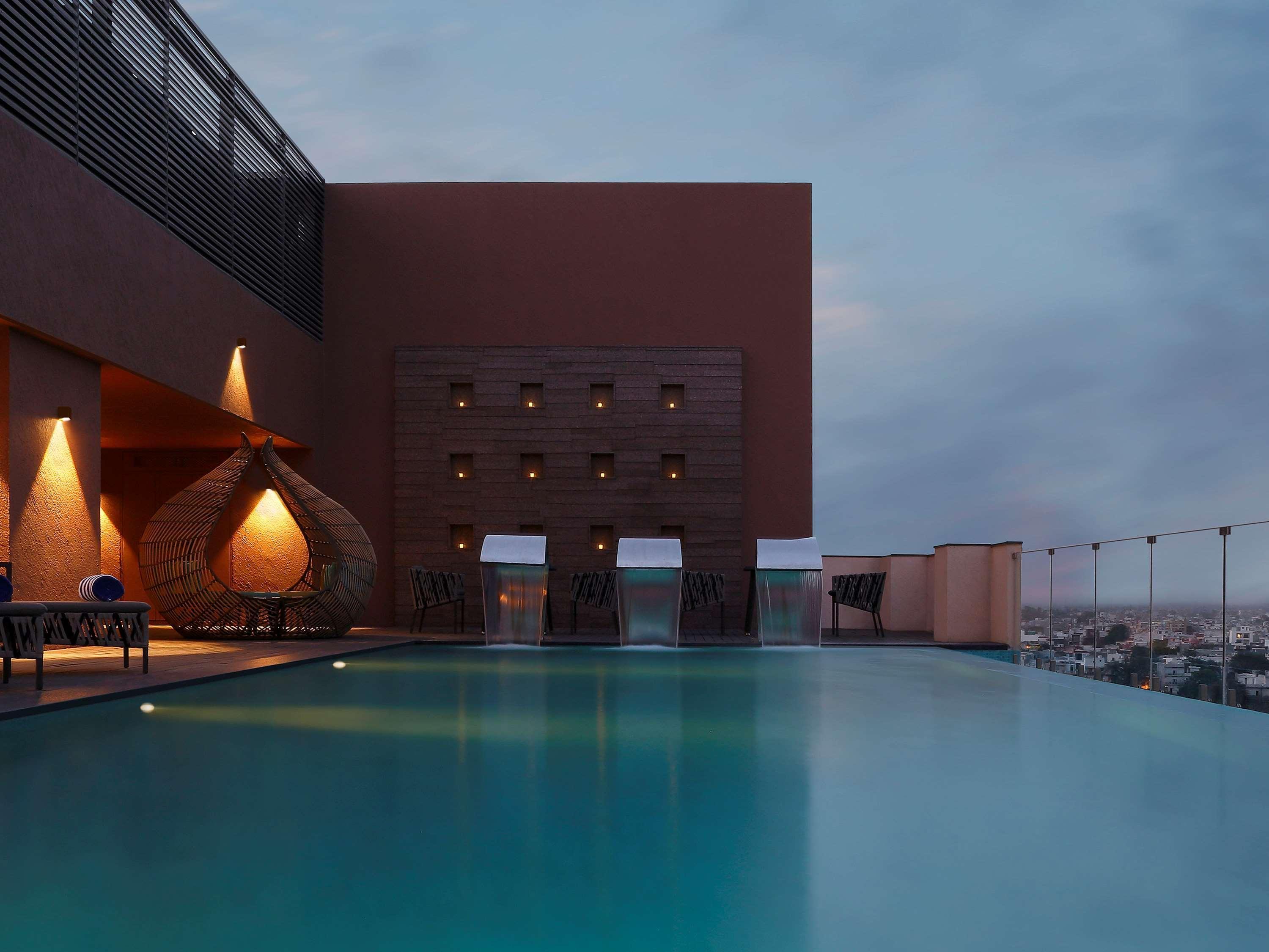 Novotel Lucknow Gomti Nagar Zewnętrze zdjęcie