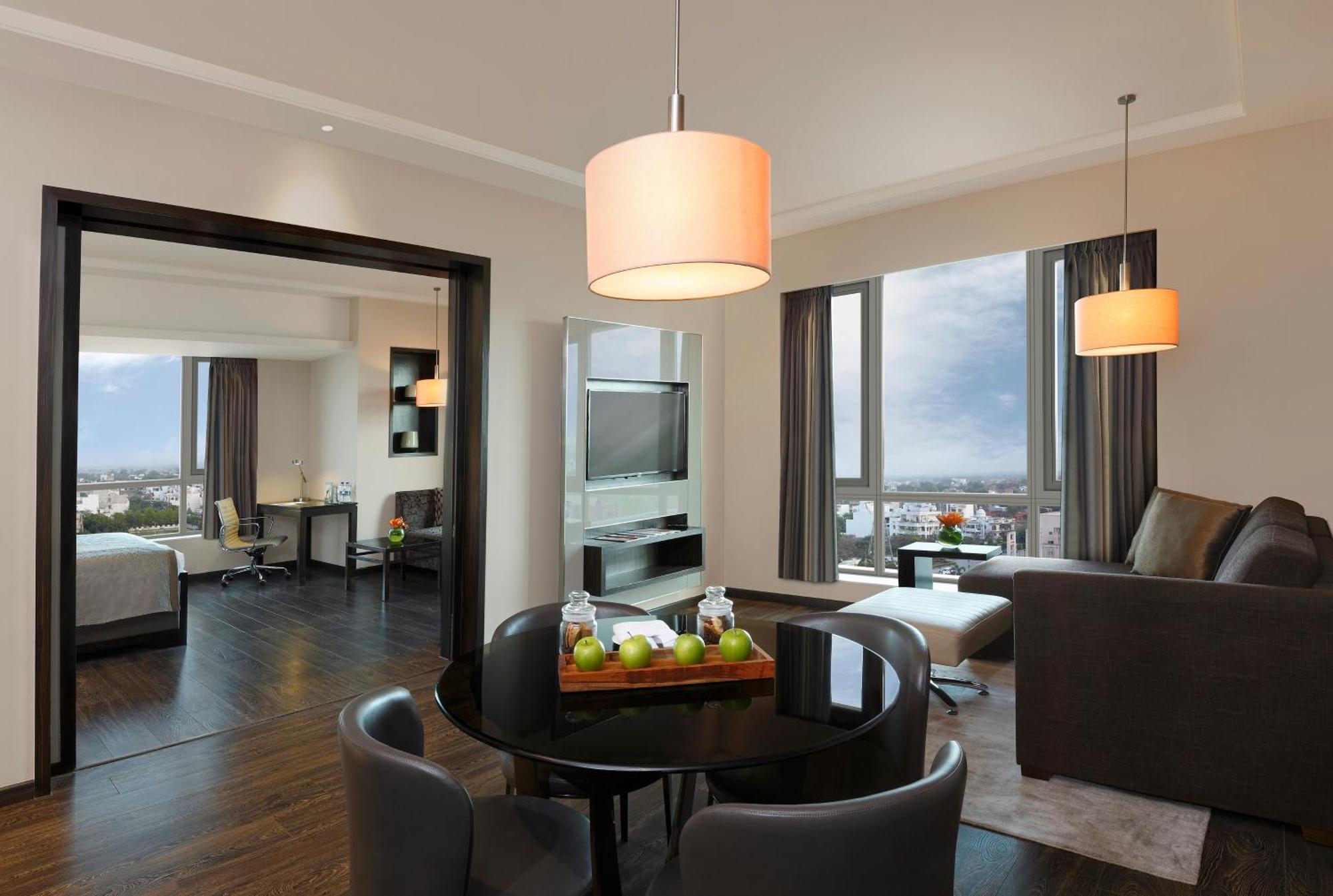 Novotel Lucknow Gomti Nagar Zewnętrze zdjęcie
