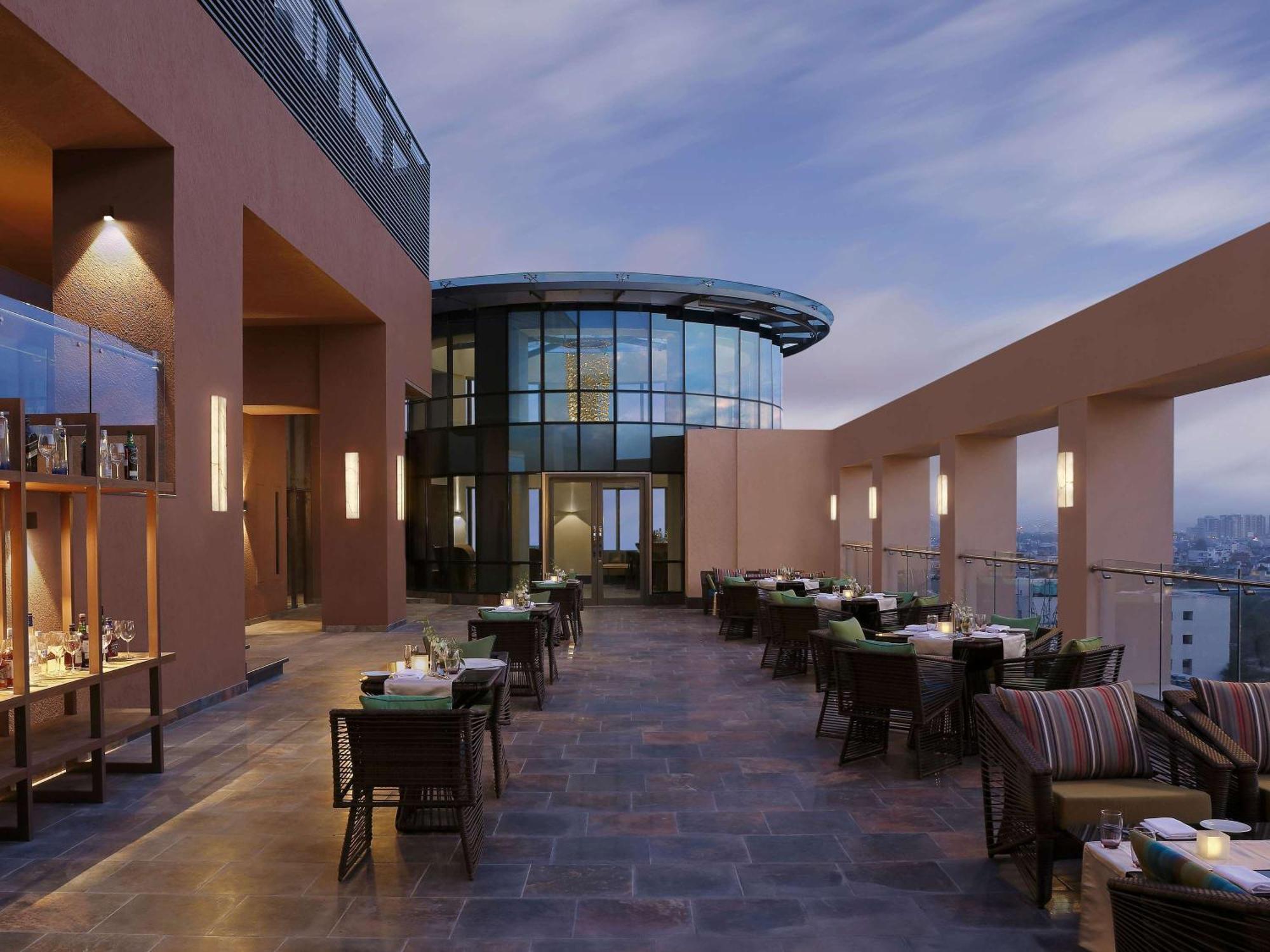 Novotel Lucknow Gomti Nagar Zewnętrze zdjęcie